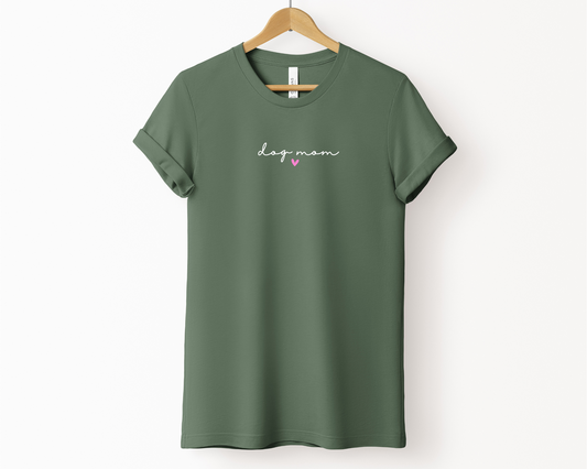 Dog Mom (heart) T-shirt, Pine