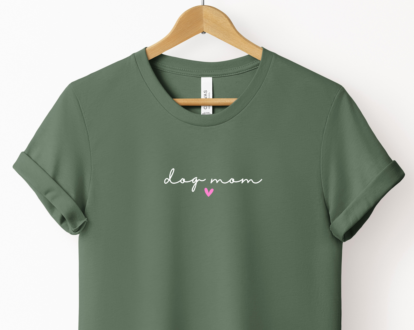 Dog Mom (heart) T-shirt, Pine